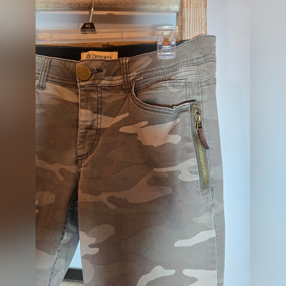 Camouflage Skinny Jeans - Picture 3 of 6